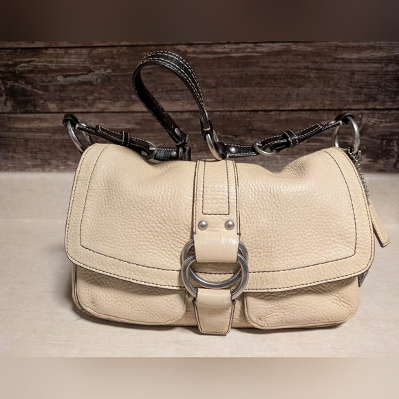 Coach Chelsea F10893 Gorgeous Beige Pebbled Soft Leather Shoulder Bag (M) - Picture 1 of 13